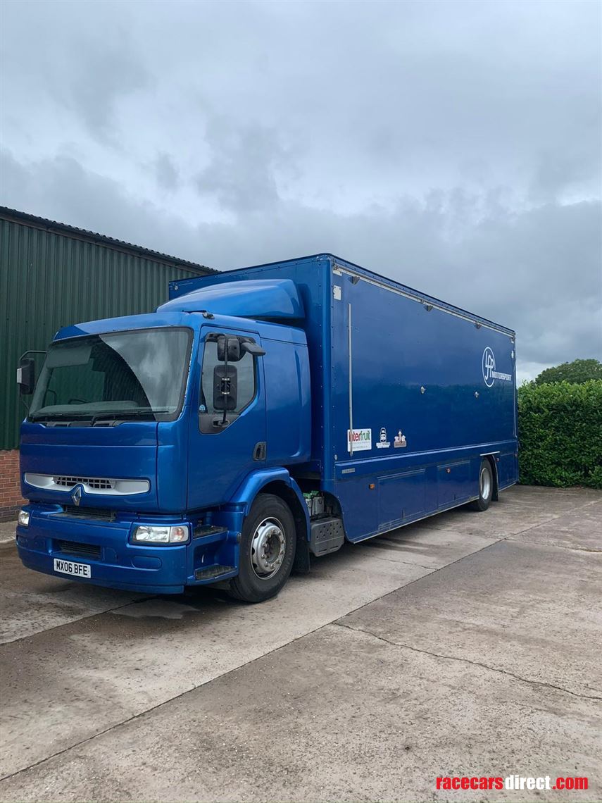renault-13-tonne-transport-lorry-with-tail-li