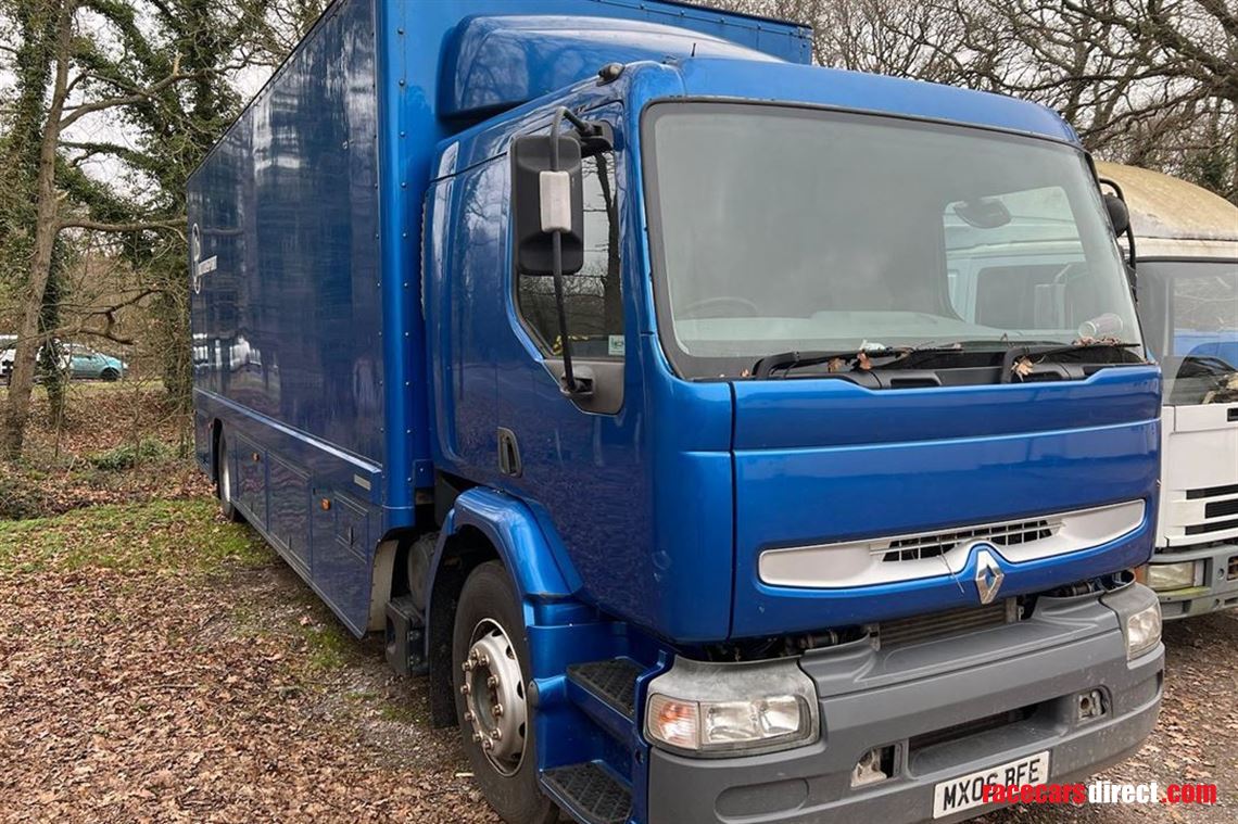 renault-13-tonne-transport-lorry-with-tail-li
