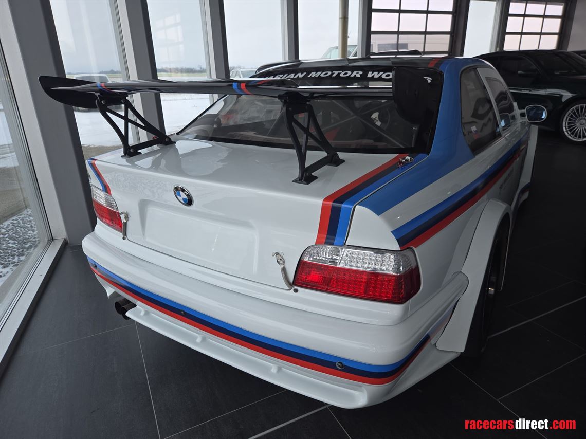 3-race-cars-1x-bmw-m3-e36-trailer-2x-bmw-328i