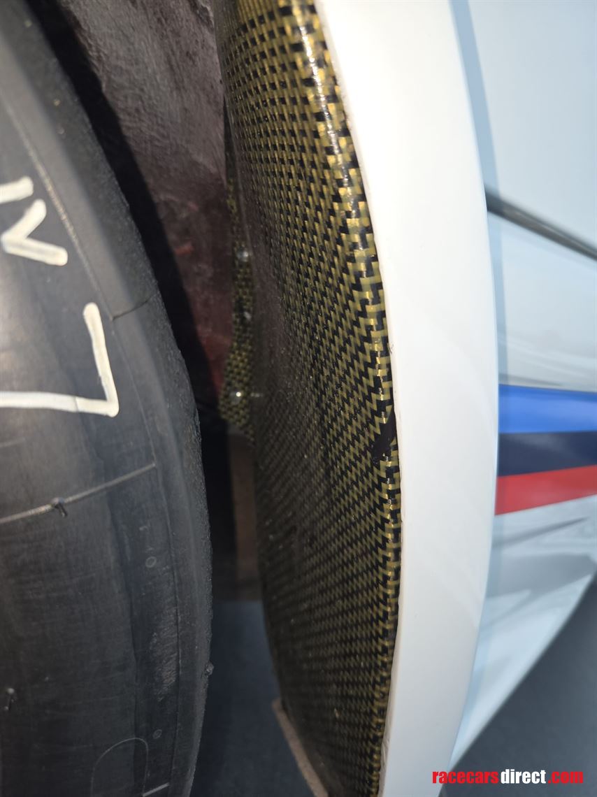 3-race-cars-1x-bmw-m3-e36-trailer-2x-bmw-328i