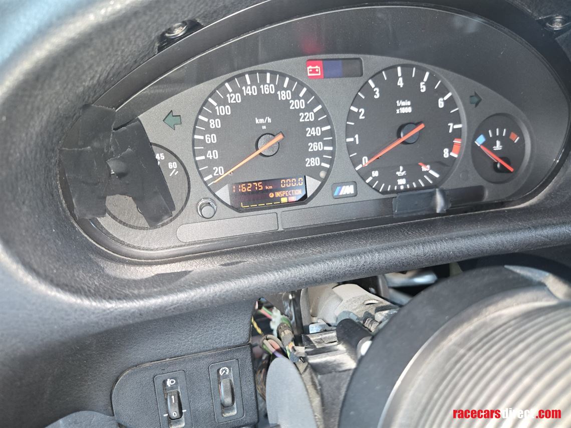 3-race-cars-1x-bmw-m3-e36-trailer-2x-bmw-328i