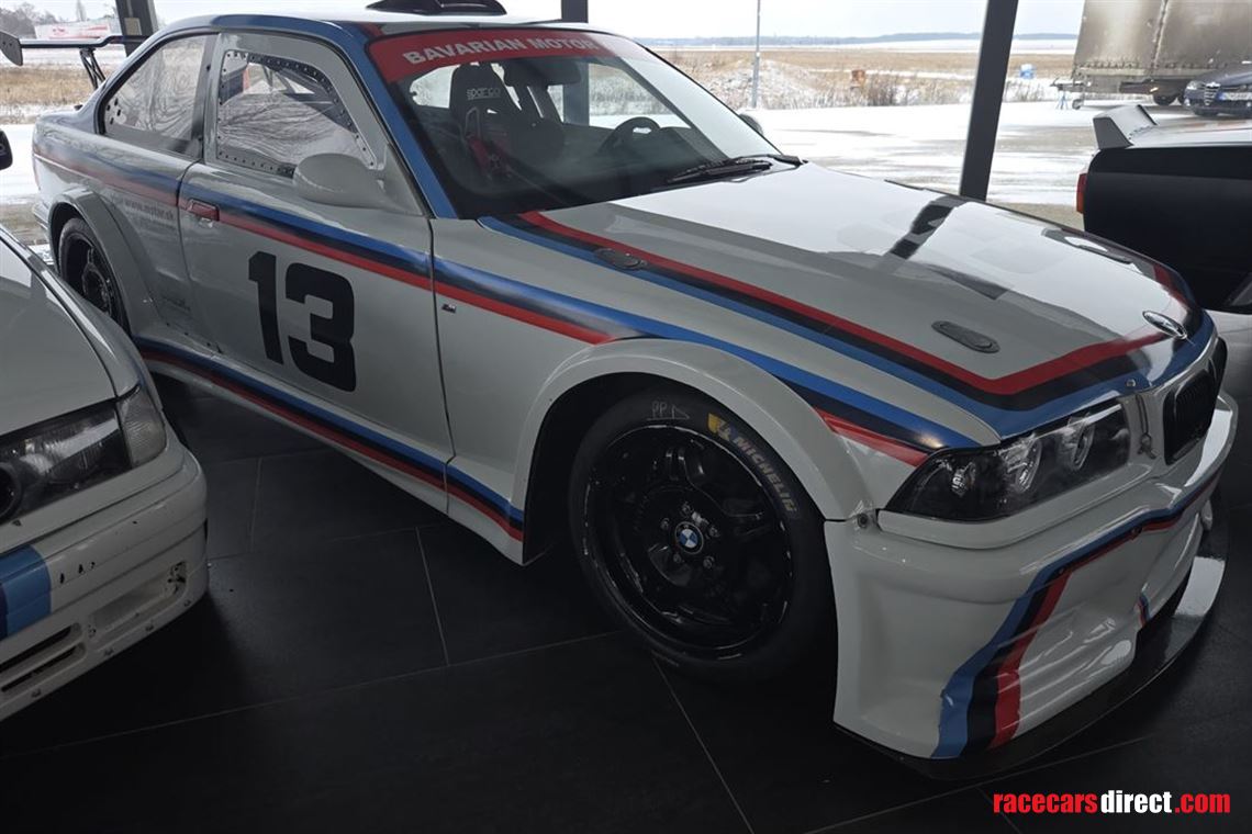 3-race-cars-1x-bmw-m3-e36-trailer-2x-bmw-328i