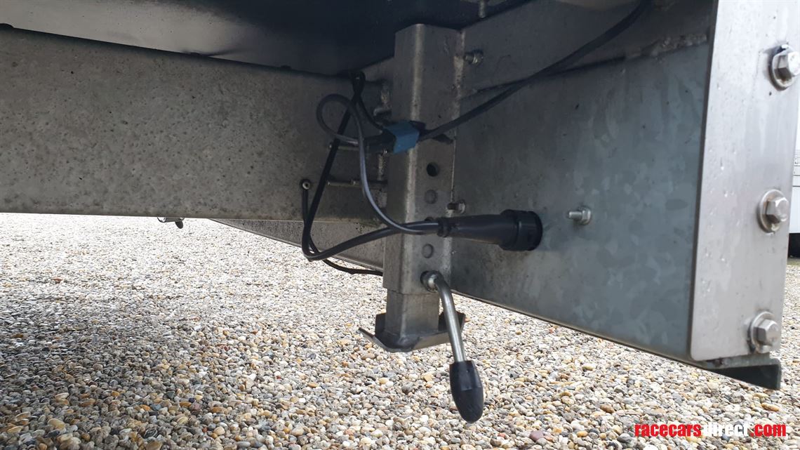 3-race-cars-1x-bmw-m3-e36-trailer-2x-bmw-328i