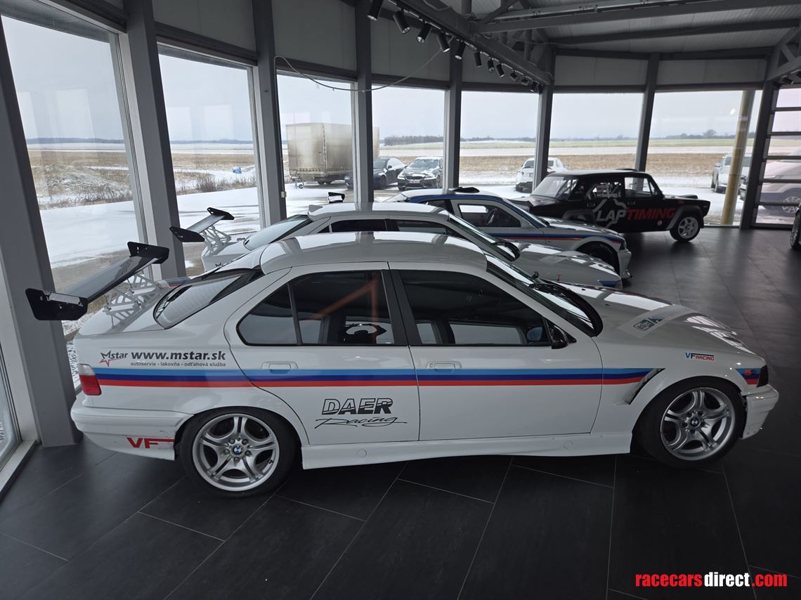 3-race-cars-1x-bmw-m3-e36-trailer-2x-bmw-328i
