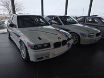 3-race-cars-1x-bmw-m3-e36-trailer-2x-bmw-328i