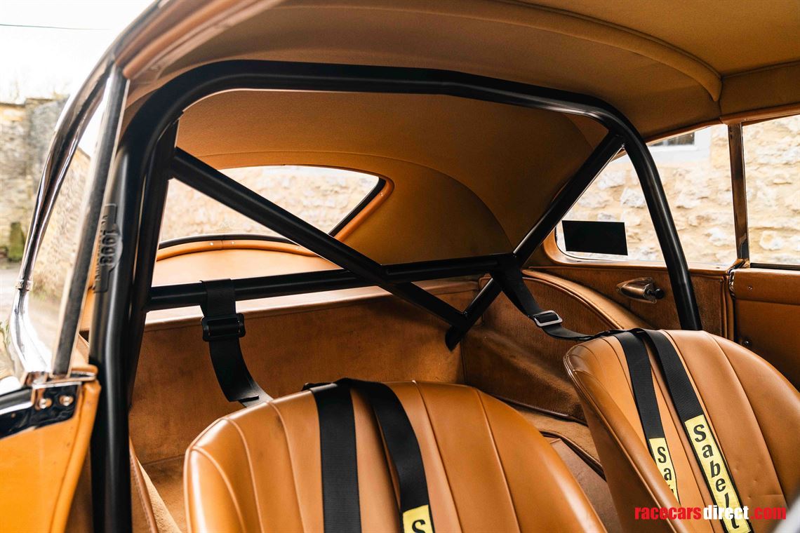 1952-aston-martin-db2-vantage