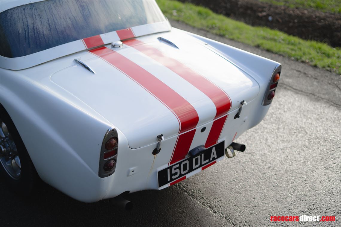 1961-daimler-sp250-dart-v8-roadster-with-hard