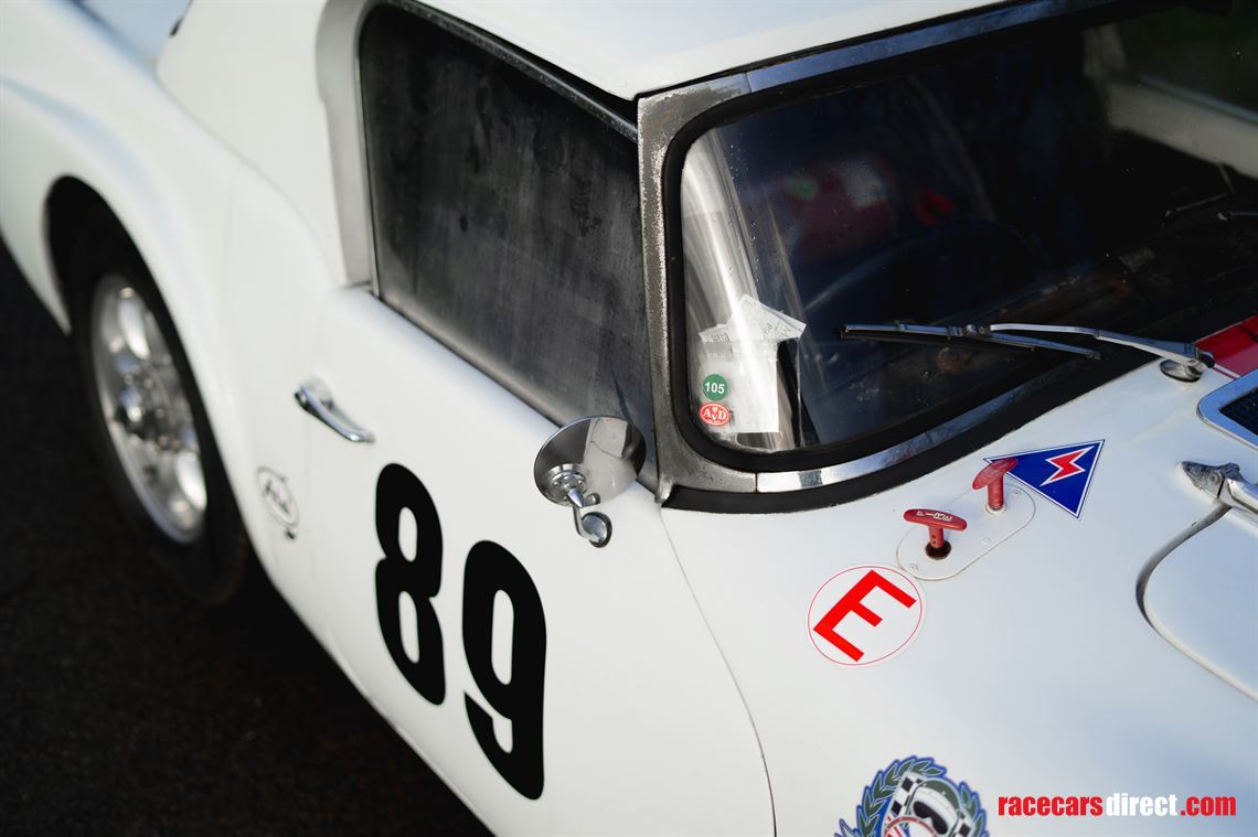 1961-daimler-sp250-dart-v8-roadster-with-hard