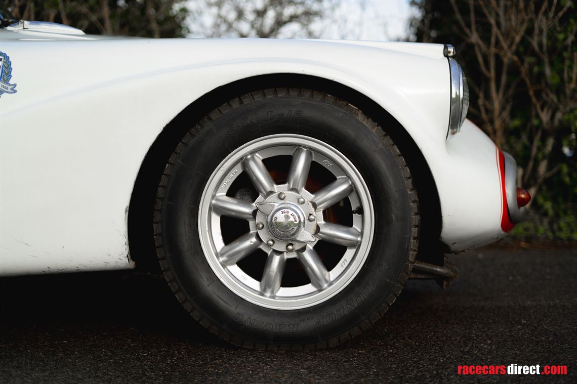 1961-daimler-sp250-dart-v8-roadster-with-hard