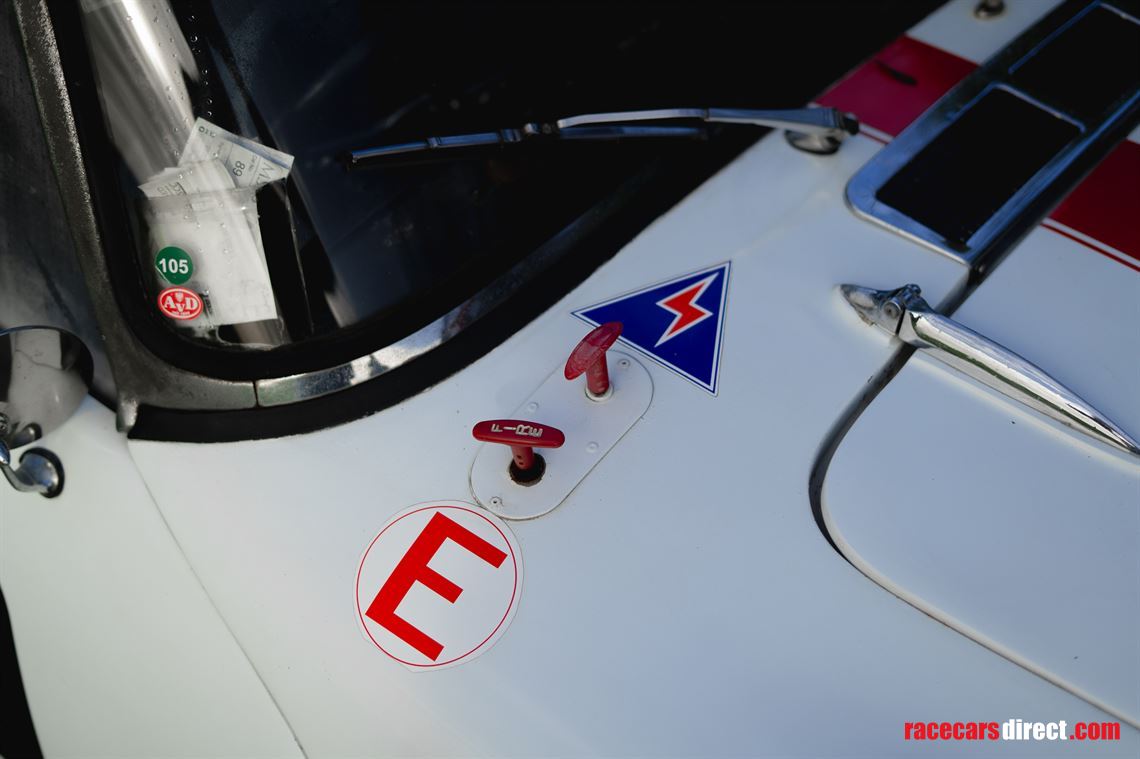 1961-daimler-sp250-dart-v8-roadster-with-hard