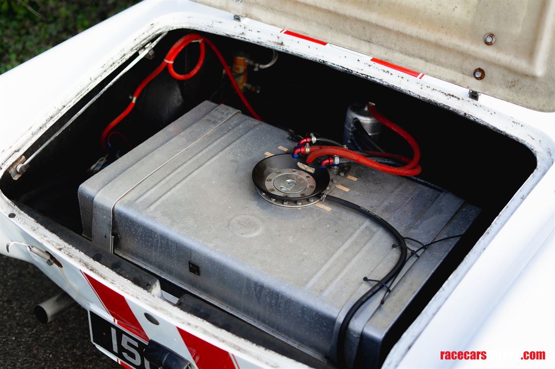 1961-daimler-sp250-dart-v8-roadster-with-hard