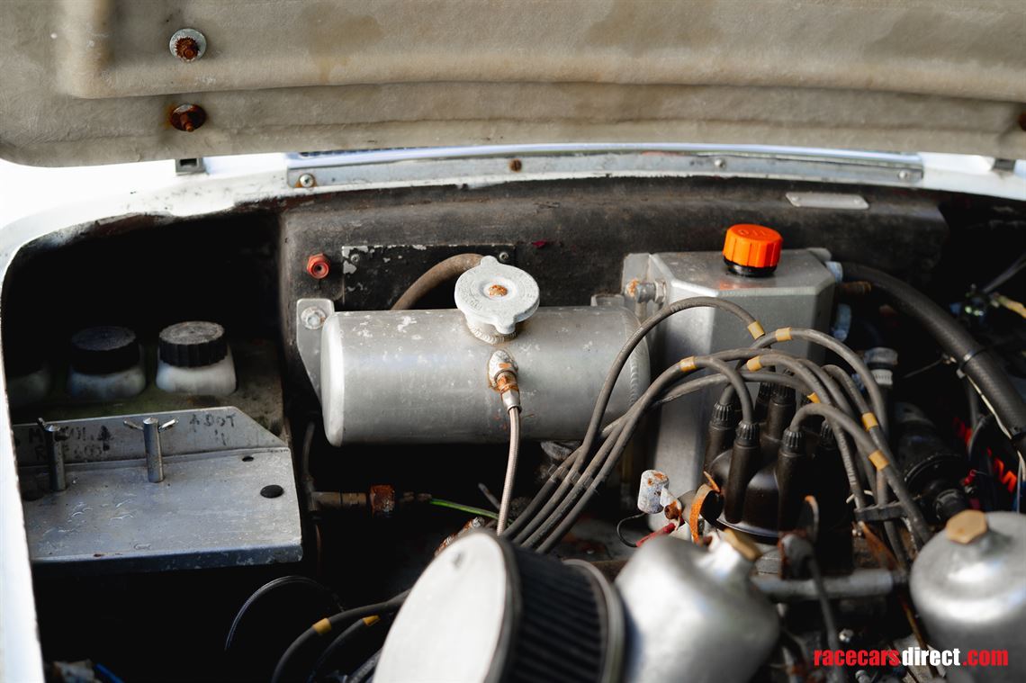 1961-daimler-sp250-dart-v8-roadster-with-hard