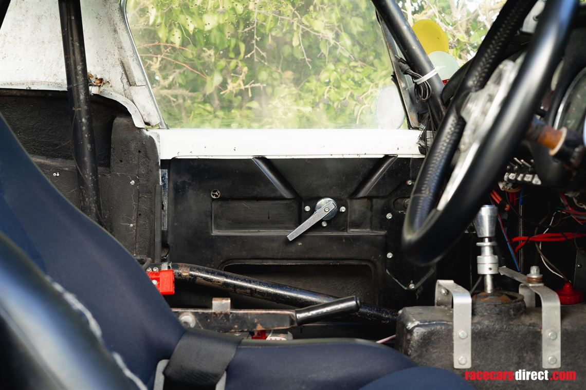 1961-daimler-sp250-dart-v8-roadster-with-hard