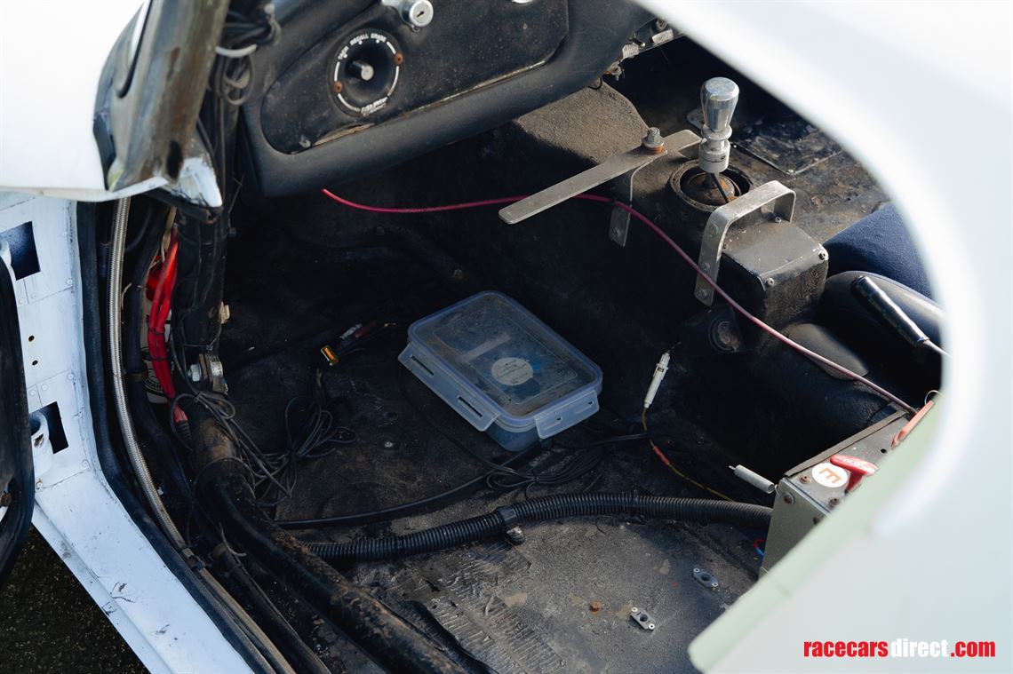 1961-daimler-sp250-dart-v8-roadster-with-hard