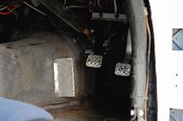 1961-daimler-sp250-dart-v8-roadster-with-hard