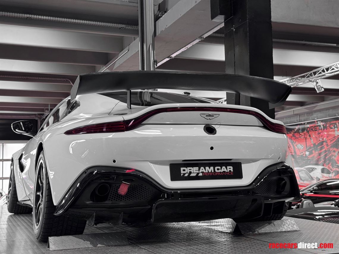 aston-martin-vantage-amr-gt4-17a---tva-appare