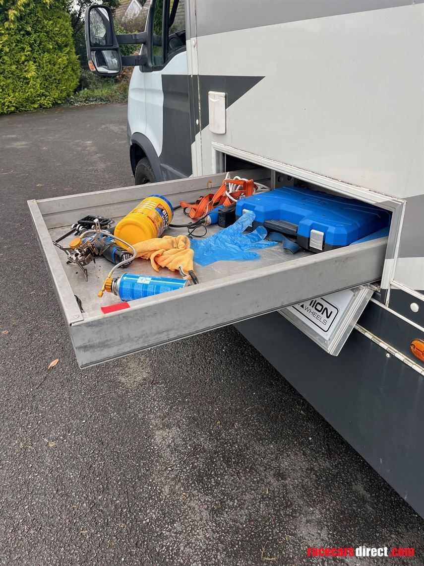 iveco-race-transporter-motorhome