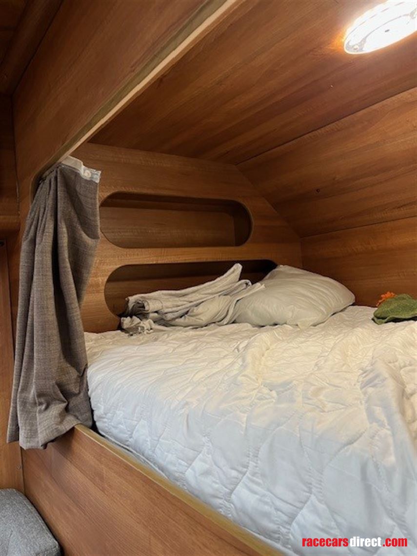 iveco-race-transporter-motorhome