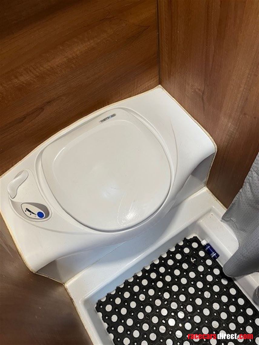 iveco-race-transporter-motorhome