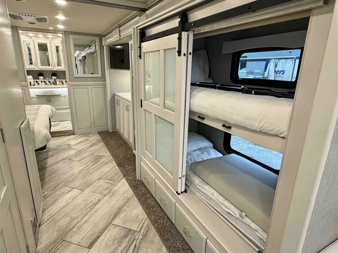 fleetwood-discovery-38n