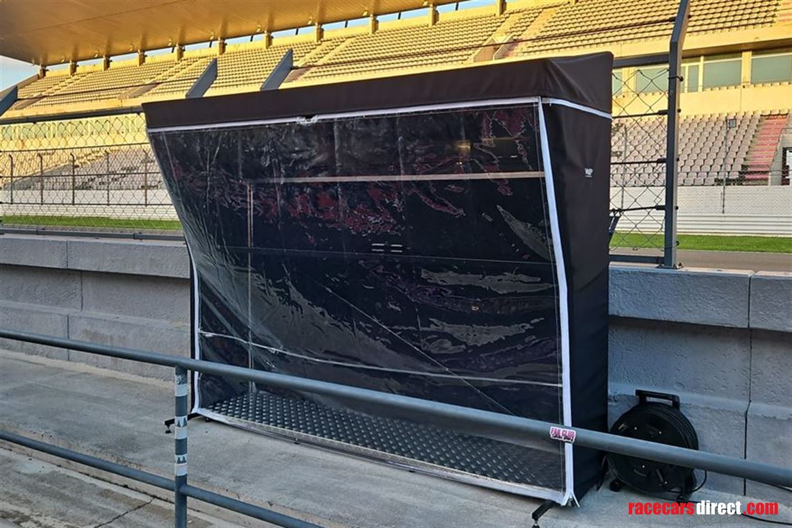 4-x-24-smart-tv-pit-perch-with-flight-case