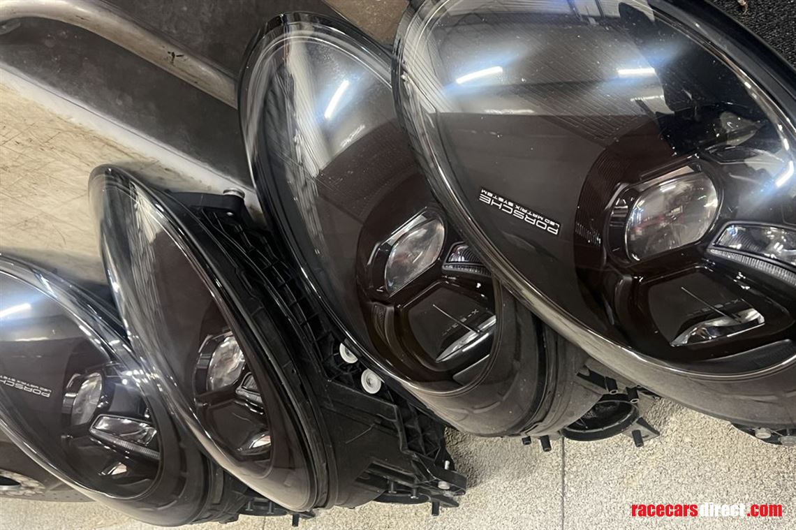 porsche-911-992-gt3-rs-2025-headlights