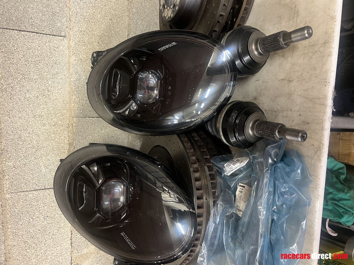 porsche-911-992-gt3-rs-2025-headlights