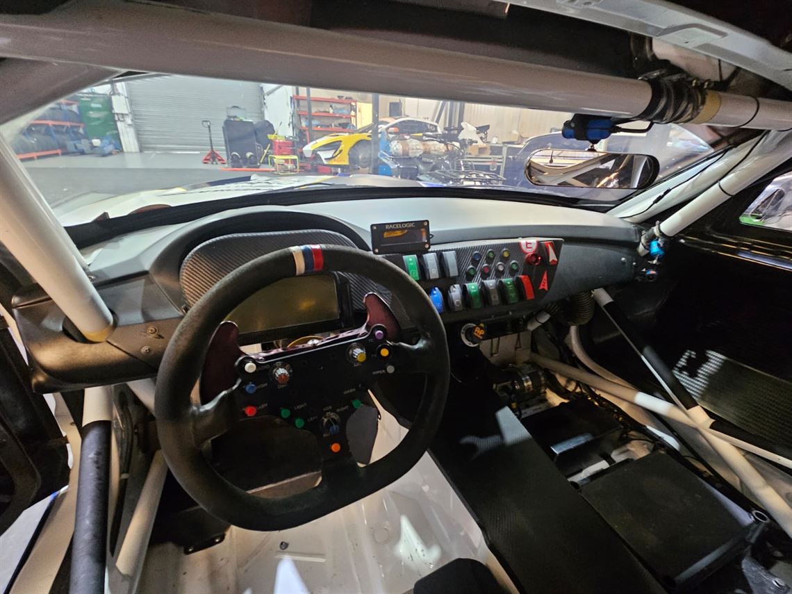 z4-bmw-gt3-2011-2012-ex-schubert