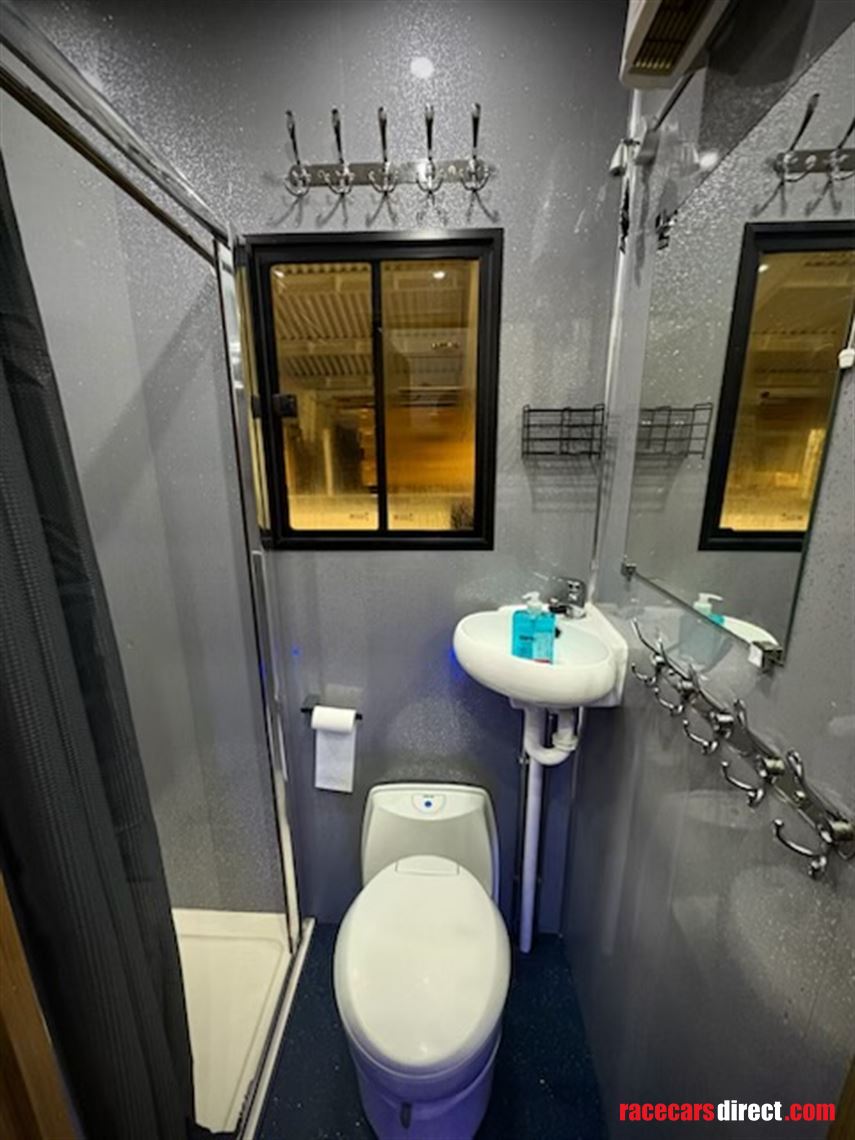 mercedes-axor-1825-race-truckmotorhome