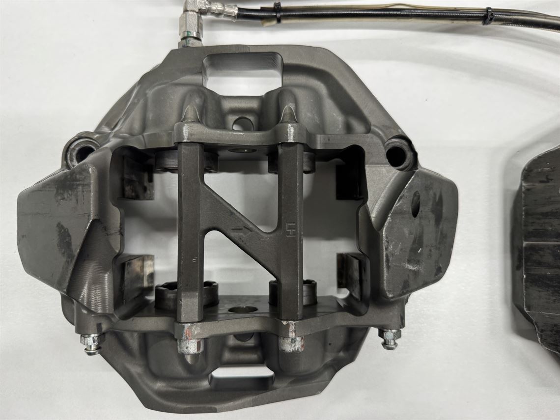 porsche-9912-gt3-r---brake-calipers