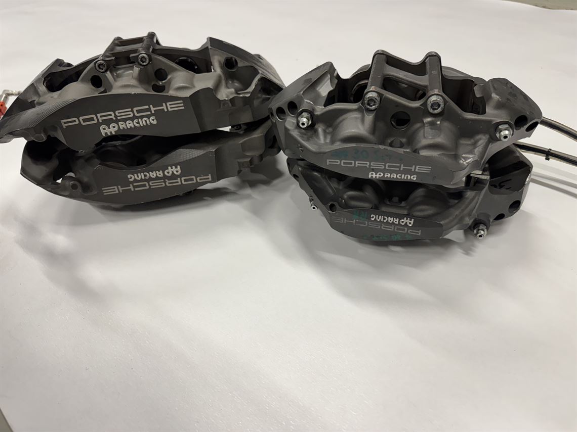 porsche-9912-gt3-r---brake-calipers