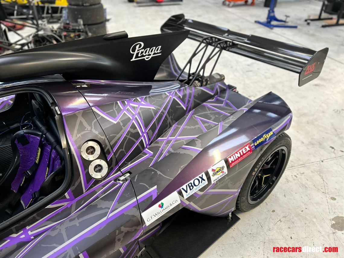 2022-praga-r1-ready-to-race