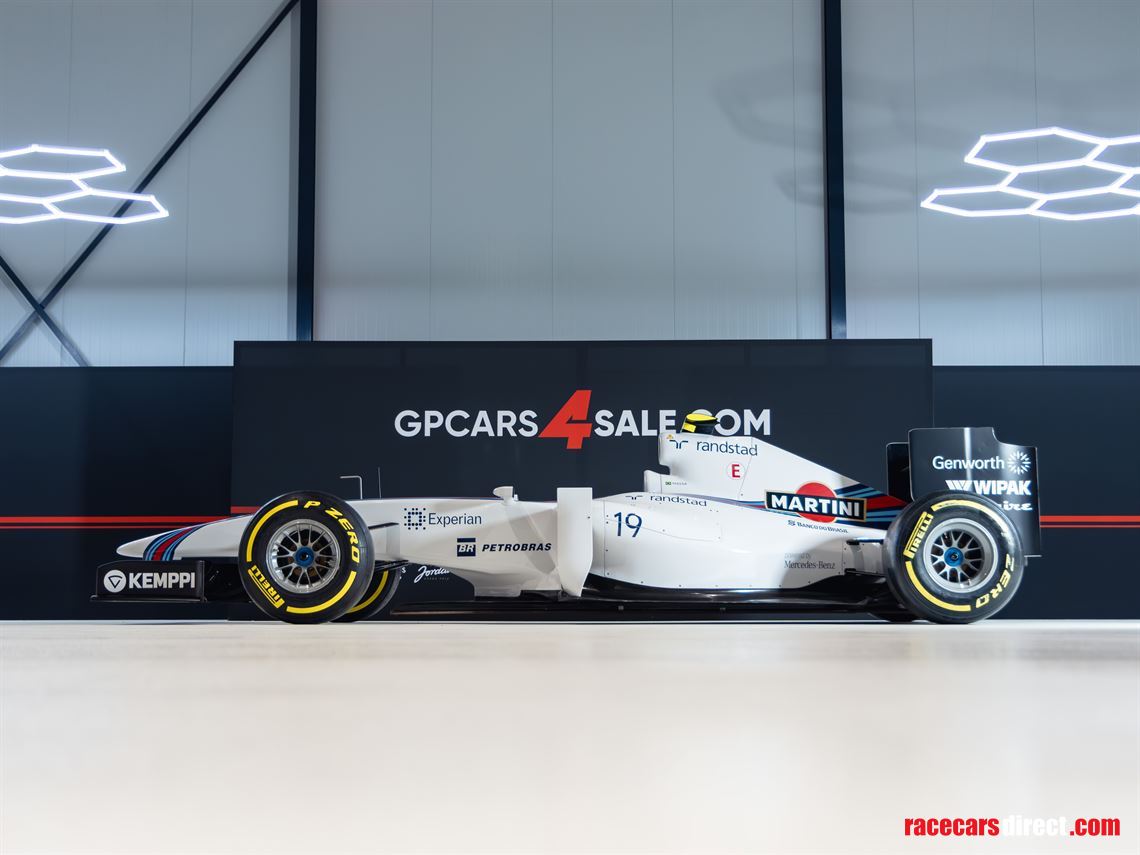 f1-full-scale-simulator-in-martini-livery