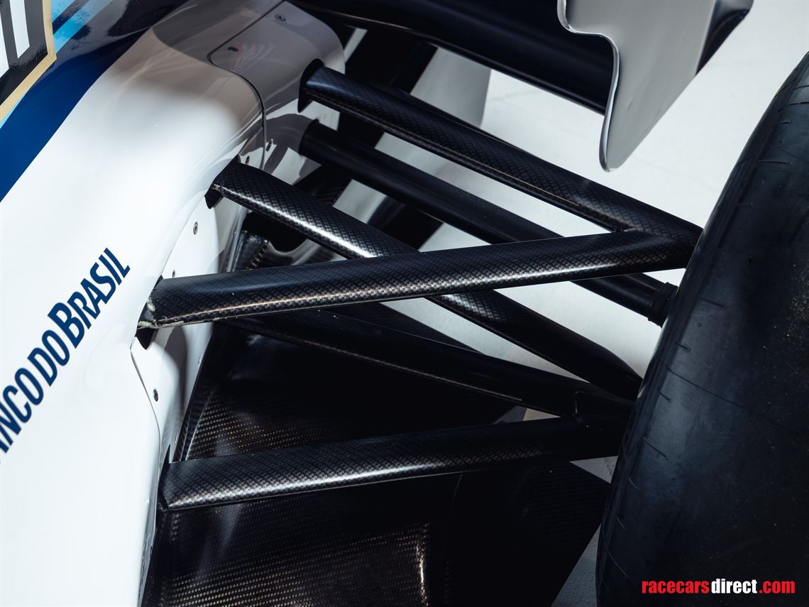 f1-full-scale-simulator-in-martini-livery