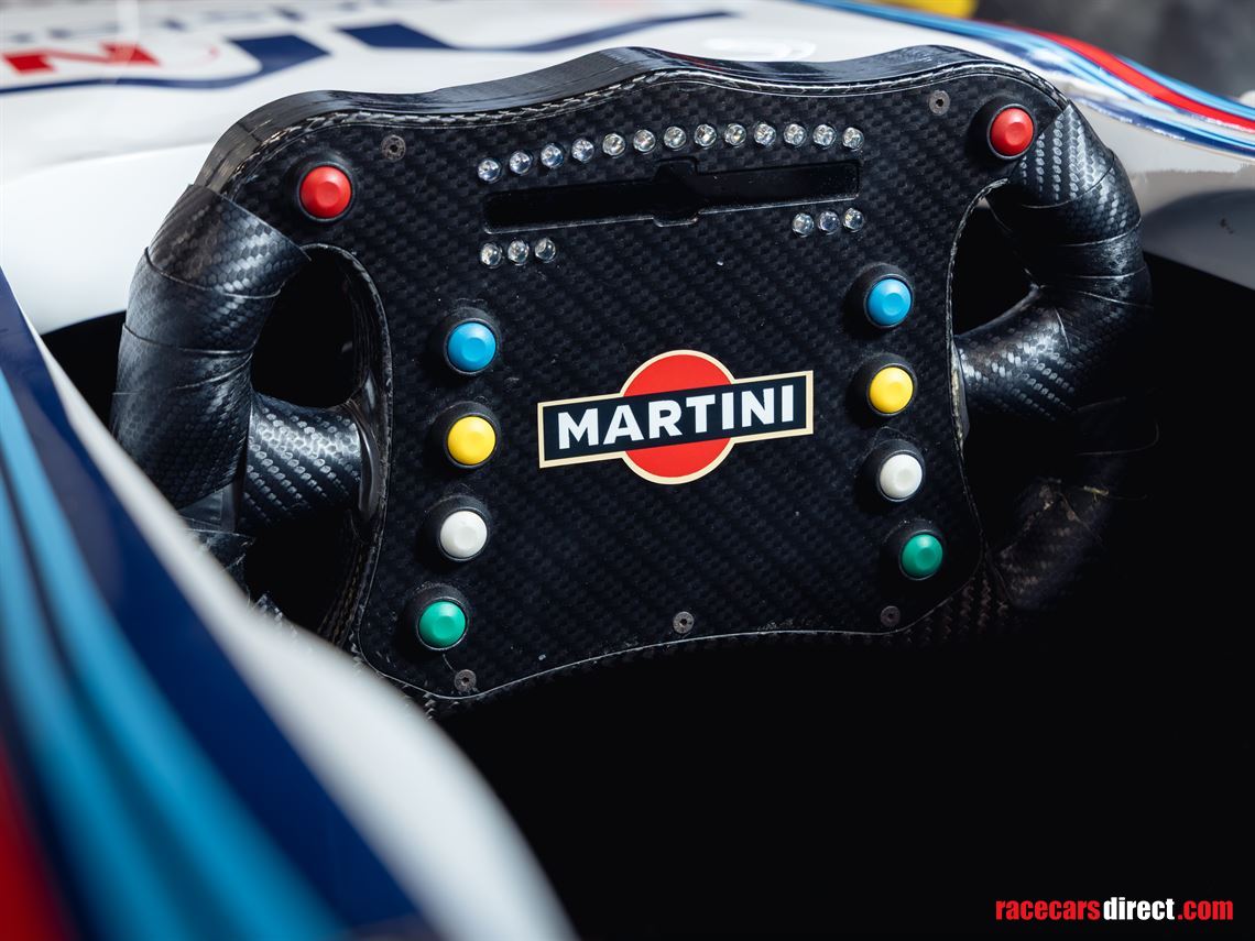 f1-full-scale-simulator-in-martini-livery
