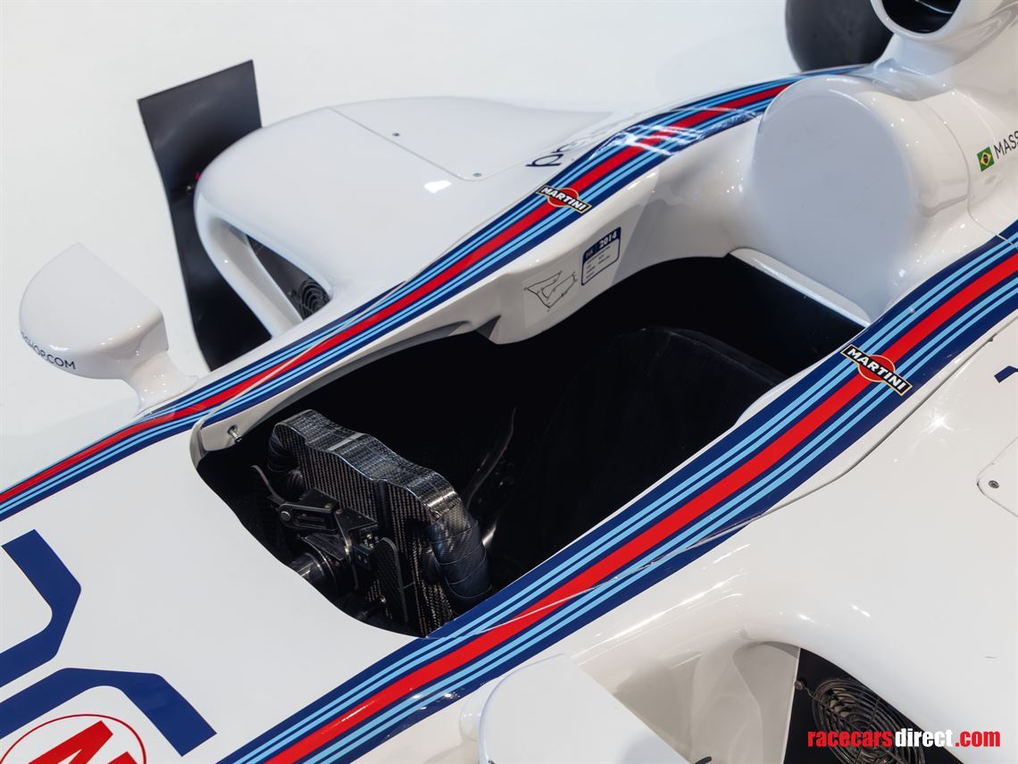 f1-full-scale-simulator-in-martini-livery