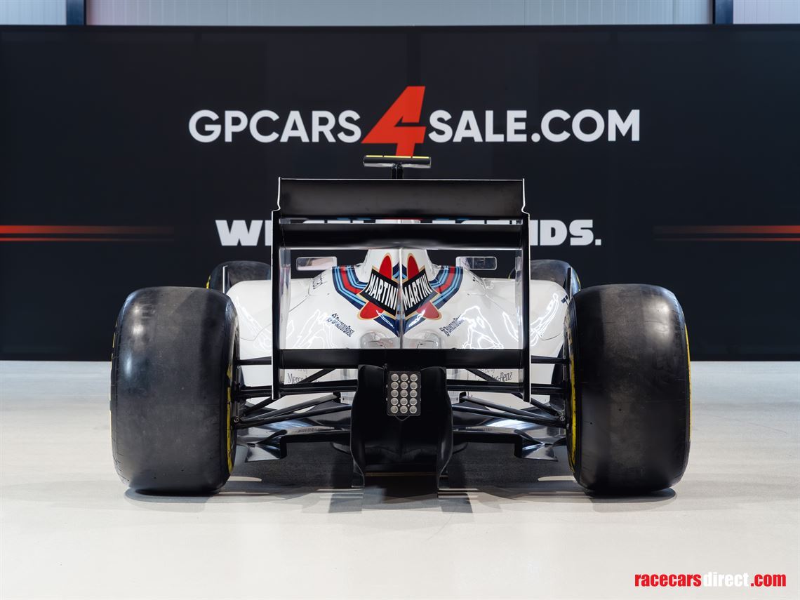 f1-full-scale-simulator-in-martini-livery