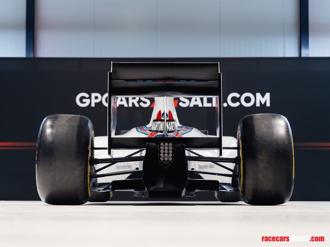 f1-full-scale-simulator-in-martini-livery