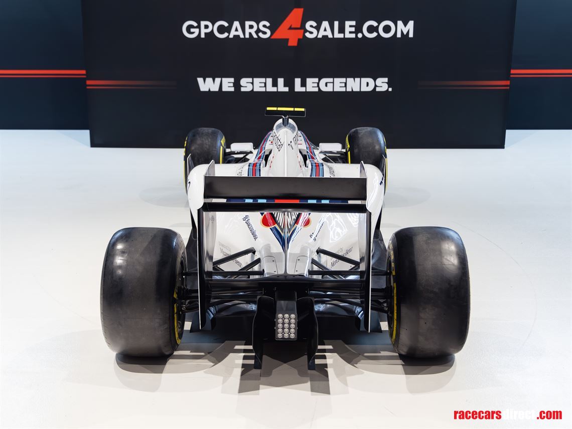 f1-full-scale-simulator-in-martini-livery