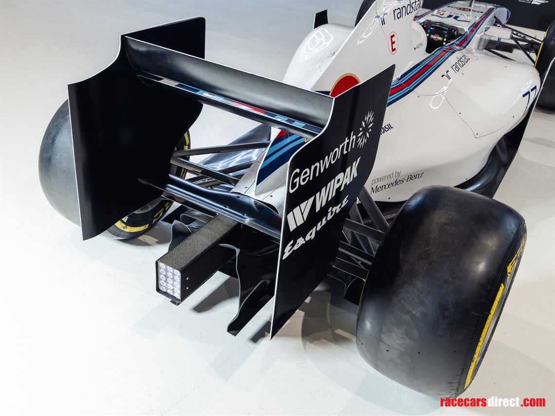 f1-full-scale-simulator-in-martini-livery