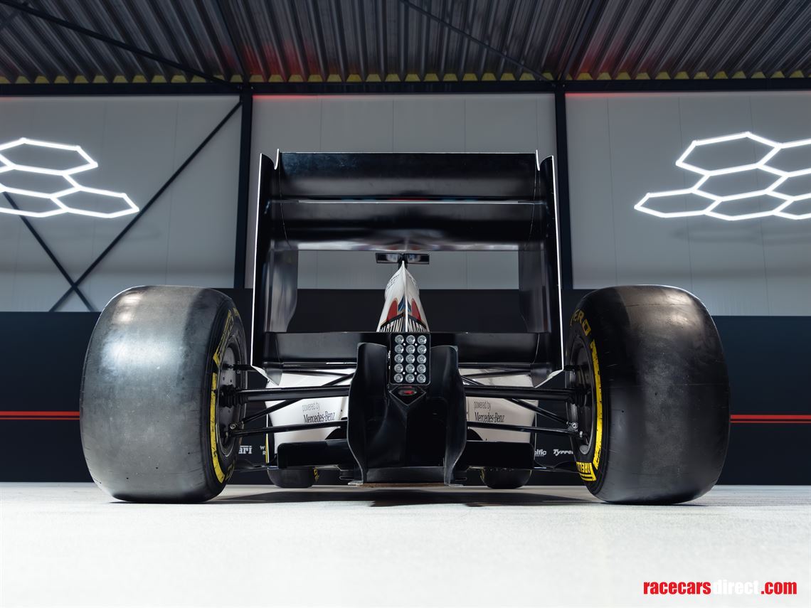 f1-full-scale-simulator-in-martini-livery