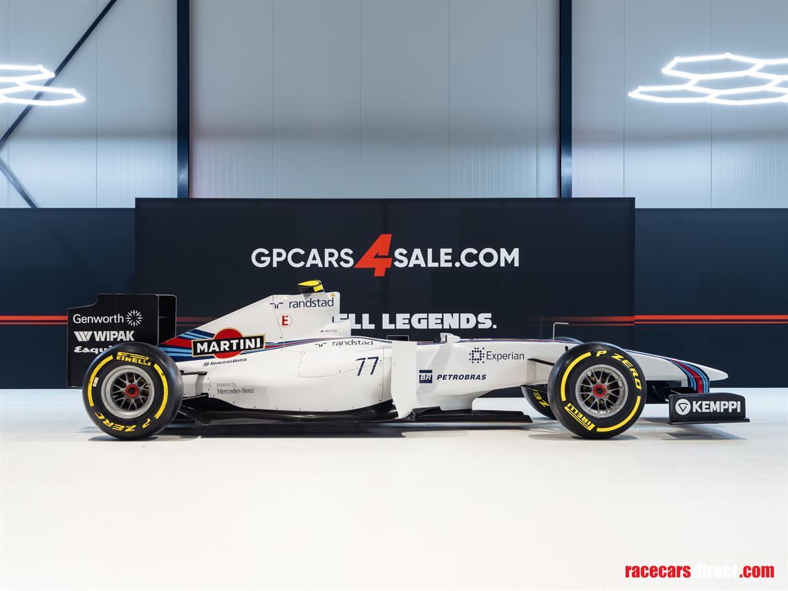 f1-full-scale-simulator-in-martini-livery