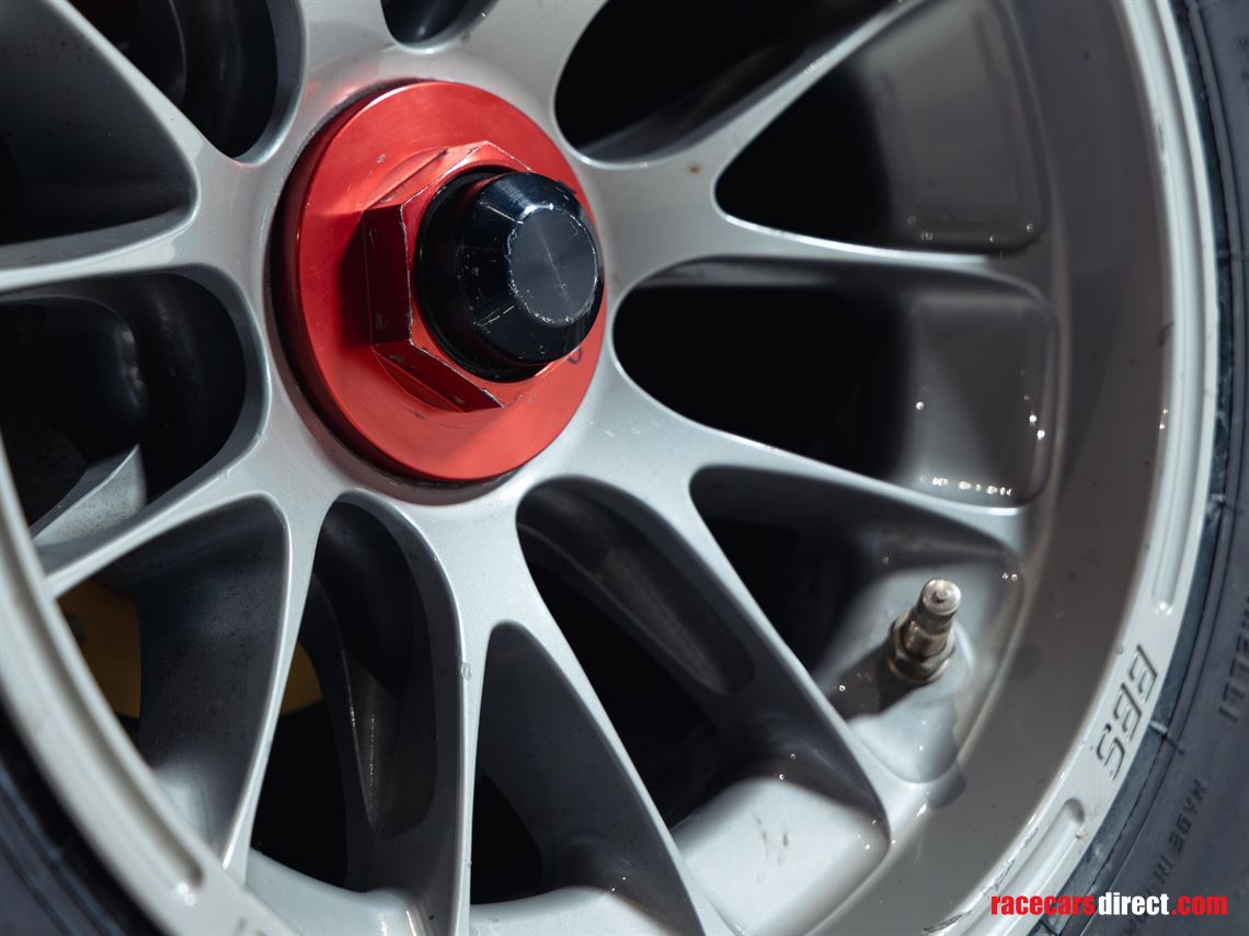 f1-full-scale-simulator-in-martini-livery