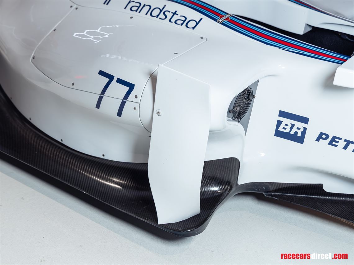 f1-full-scale-simulator-in-martini-livery