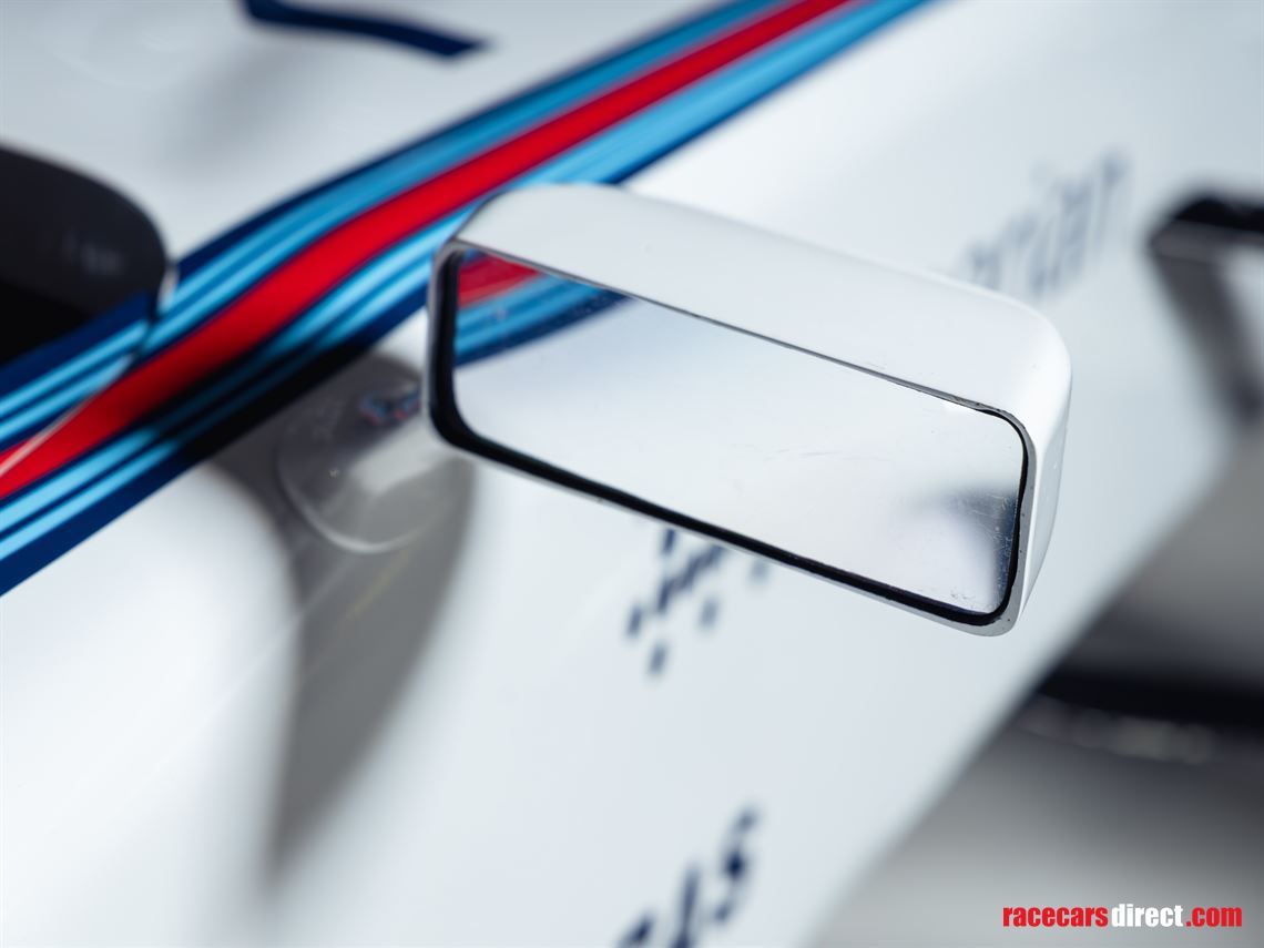 f1-full-scale-simulator-in-martini-livery