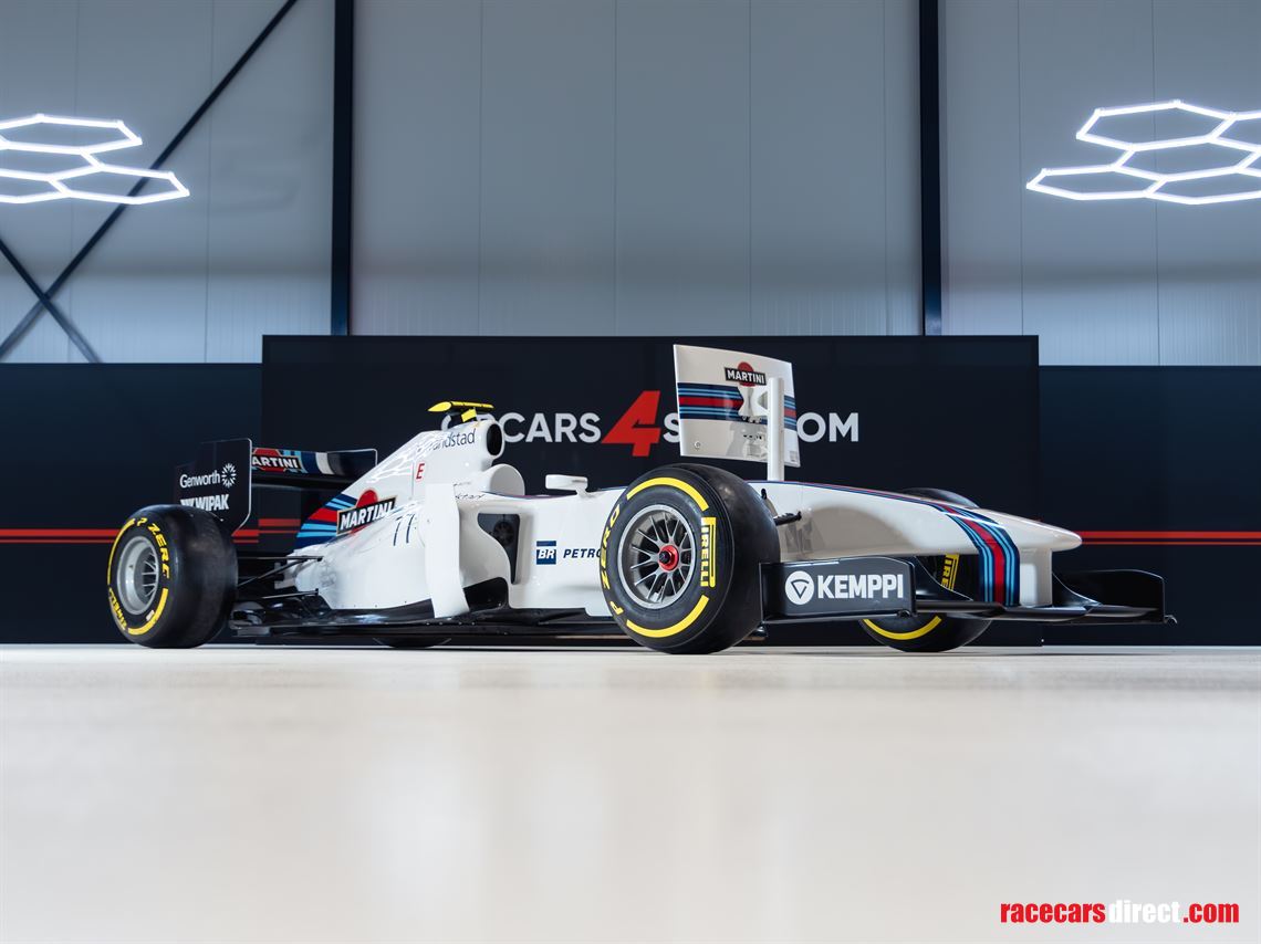 f1-full-scale-simulator-in-martini-livery