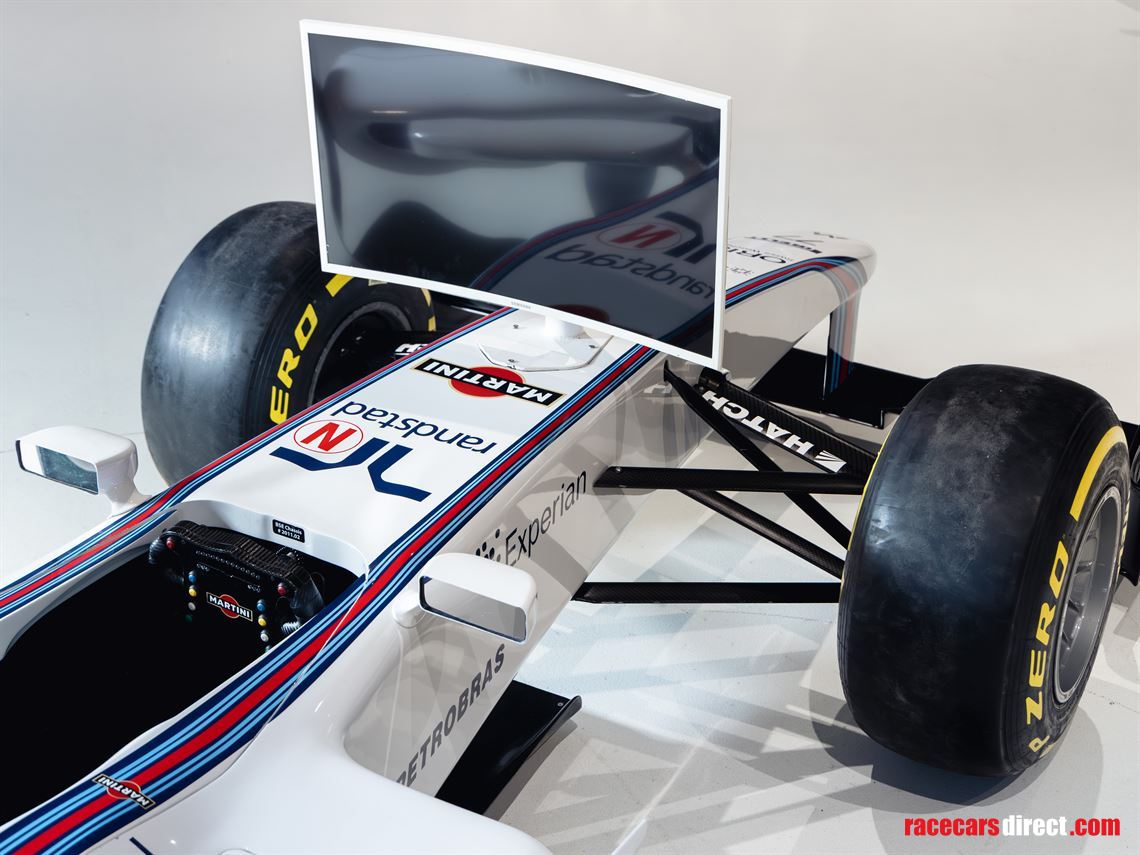 f1-full-scale-simulator-in-martini-livery