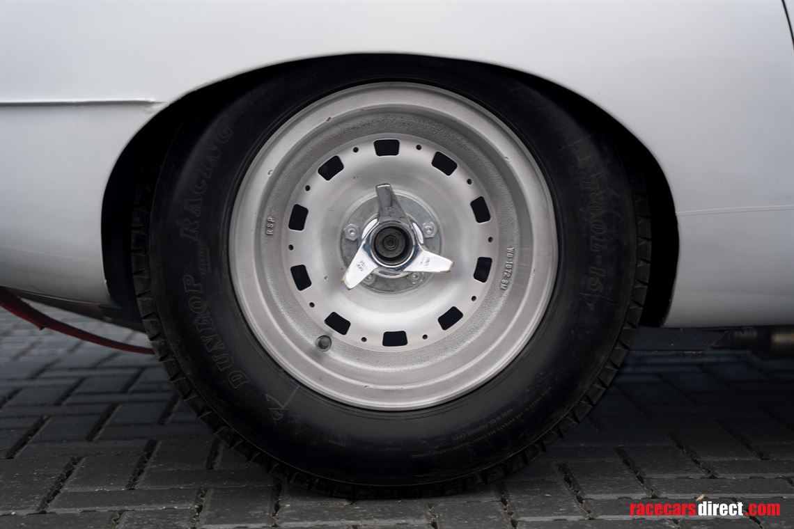 1964-jaguar-e-type-semi-lightweight