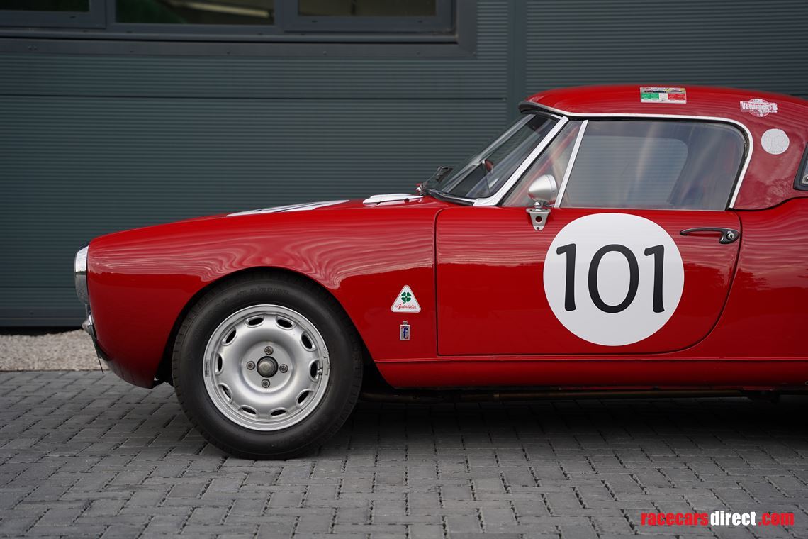 1965-alfa-romeo-giulia-101-spider-veloce