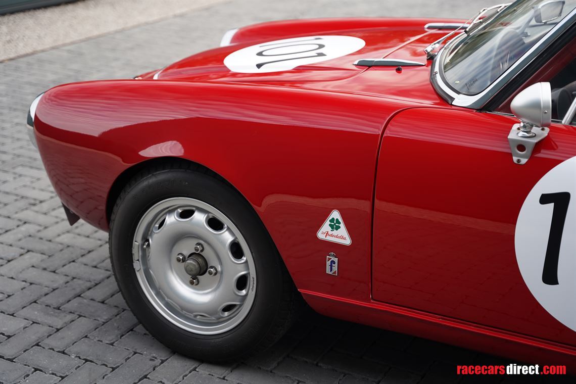 1965-alfa-romeo-giulia-101-spider-veloce
